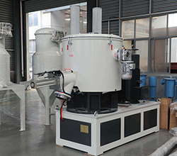 隨著國內塑料機械不斷地發(fā)展其它國家也在進入